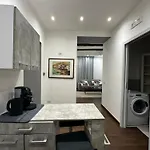 Bilocale A Chiaia Vicino A Via Dei Mille Apartman